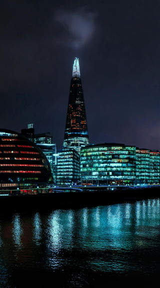 a night view of the shard in london at night