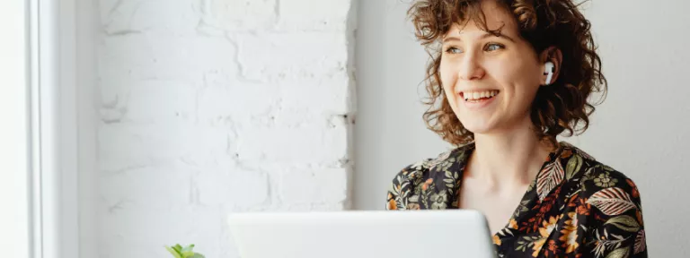 Female IT recruitment professional working on her laptop.
